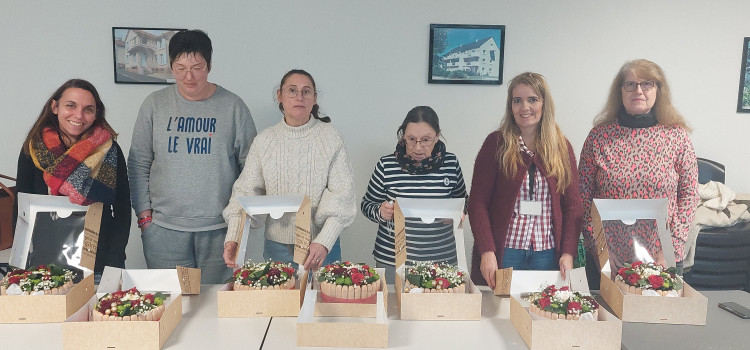 L'atelier de décor floral a ravi ses participantes